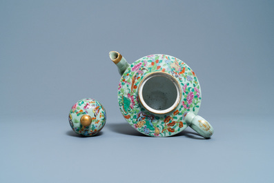 Een Chinees Canton famille rose theeservies met celadon fondkleur, 19e eeuw