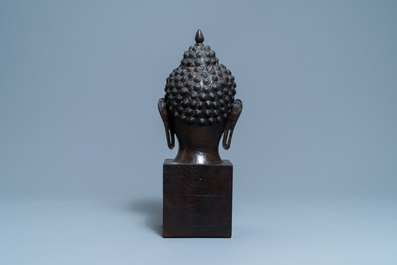 Une grande t&ecirc;te de Bouddha en bronze, Tha&iuml;lande, 18/19&egrave;me