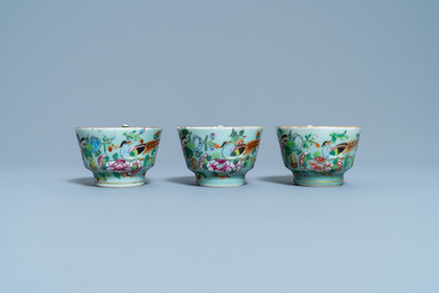 Een Chinees Canton famille rose theeservies met celadon fondkleur, 19e eeuw