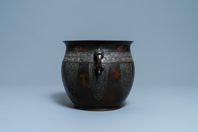 Une jardini&egrave;re en bronze incrust&eacute; et inscrit pour le march&eacute; islamique, Chine, 18/19&egrave;me