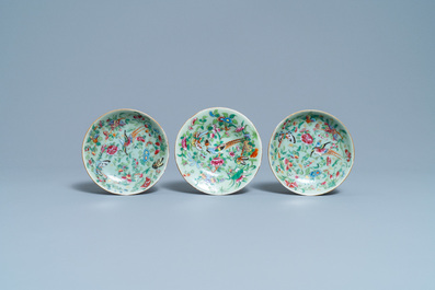 Een Chinees Canton famille rose theeservies met celadon fondkleur, 19e eeuw