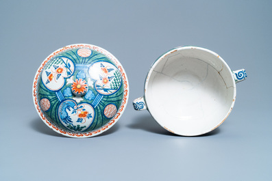 Un ensemble en fa&iuml;ence de Delft polychrome &agrave; d&eacute;cor 'quatre coeurs', 1&egrave;re moiti&eacute; du 18&egrave;me