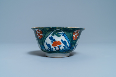 Un ensemble en fa&iuml;ence de Delft polychrome &agrave; d&eacute;cor 'quatre coeurs', 1&egrave;re moiti&eacute; du 18&egrave;me