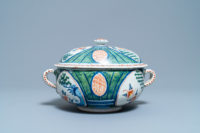 Un ensemble en fa&iuml;ence de Delft polychrome &agrave; d&eacute;cor 'quatre coeurs', 1&egrave;re moiti&eacute; du 18&egrave;me