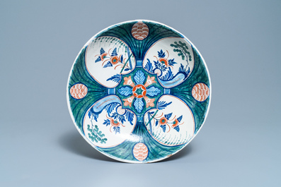 Un ensemble en fa&iuml;ence de Delft polychrome &agrave; d&eacute;cor 'quatre coeurs', 1&egrave;re moiti&eacute; du 18&egrave;me