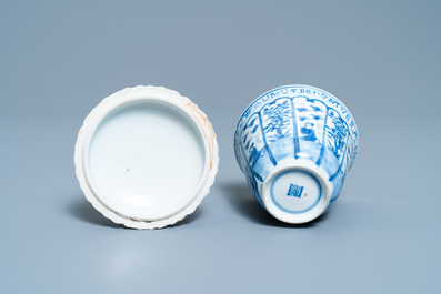 Une tasse couverte et soucoupe en porcelaine de Chine en bleu et blanc pour le march&eacute; fran&ccedil;ais, Kangxi