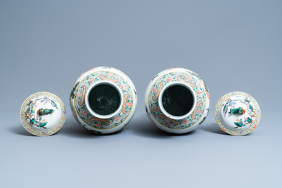 A pair of Chinese famille verte vases and covers with warrior scenes, 19th C.