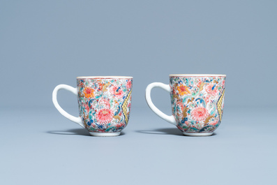 Een paar Chinese famille rose koppen, Yongzheng