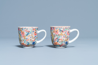 Een paar Chinese famille rose koppen, Yongzheng