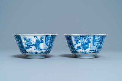 Twee Chinese blauw-witte kommen, Chenghua merk, Kangxi