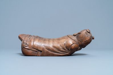 A Chinese bamboo 'recumbent boy' pillow, 19th C.