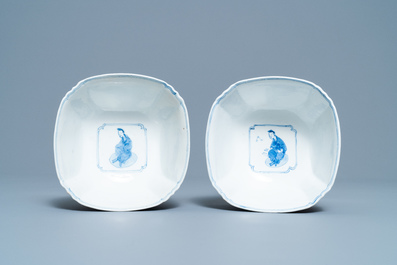 Twee Chinese blauw-witte kommen, Chenghua merk, Kangxi