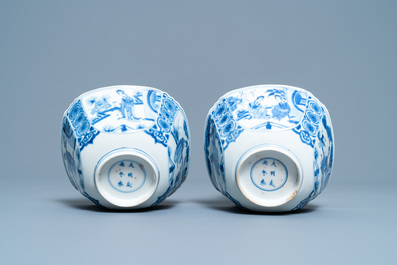 Twee Chinese blauw-witte kommen, Chenghua merk, Kangxi
