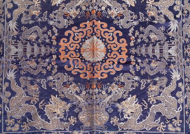Une grande broderie de soie 'kesi' de forme rectangulaire, Chine, 18/19&egrave;me