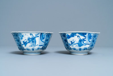 Twee Chinese blauw-witte kommen, Chenghua merk, Kangxi