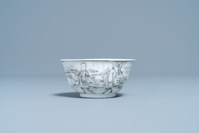 Une tasse et soucoupe en porcelaine de Chine grisaille, Yongzheng