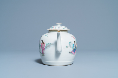 Een Chinese famille rose theepot met deksel, Guangxu merk en periode
