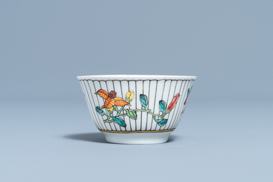 Een Chinese famille rose kop en schotel met floraal decor, Yongzheng