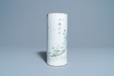 A Chinese qianjiang cai hat stand, Qianlong mark, 19/20th C.
