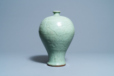Een Chinese Longquan celadon 'meiping' vaas met reli&euml;fdecor van 'Drie vrienden van de winter', Ming