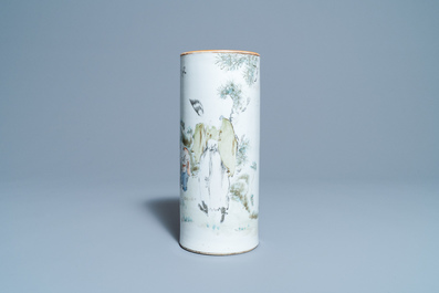 A Chinese qianjiang cai hat stand, Qianlong mark, 19/20th C.