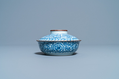 A Chinese blue and white Vietnamese market 'Bleu de Hue' bowl and cover, 19th C.