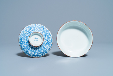 A Chinese blue and white Vietnamese market 'Bleu de Hue' bowl and cover, 19th C.