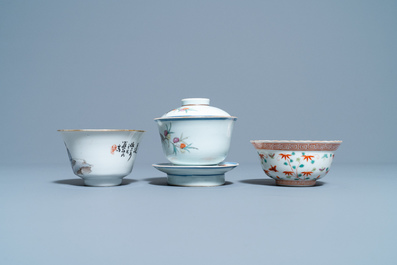 Vier Chinese famille rose theepotten, drie kommen en een theebus, 19/20e eeuw