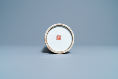 A Chinese qianjiang cai hat stand, Qianlong mark, 19/20th C.