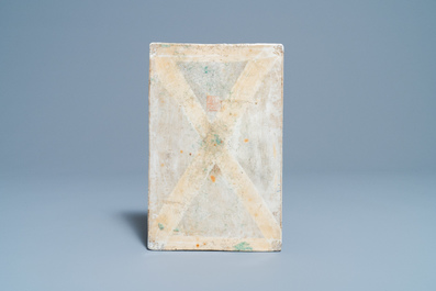 Une plaque en porcelaine de Chine qianjiang cai, marque de sceau, 19/20&egrave;me