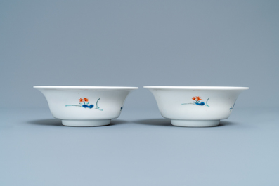 Four Japanese Kakiemon-style bowls with floral design and playing boys, Edo, 18/19th C