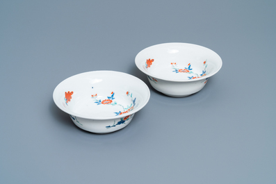Four Japanese Kakiemon-style bowls with floral design and playing boys, Edo, 18/19th C