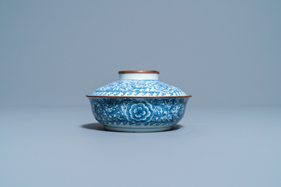A Chinese blue and white Vietnamese market 'Bleu de Hue' bowl and cover, 19th C.