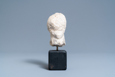 Een gesculpteerde stenen mannenkop, wellicht Frankrijk, 15e eeuw