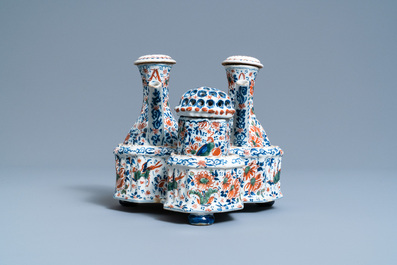 A Dutch Delft cashmere palette cruet set and shaker on stand, 1st quarter 18th C.
