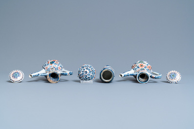 A Dutch Delft cashmere palette cruet set and shaker on stand, 1st quarter 18th C.
