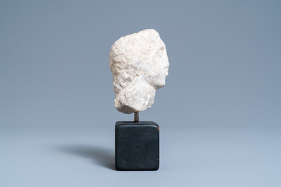 Een gesculpteerde stenen mannenkop, wellicht Frankrijk, 15e eeuw