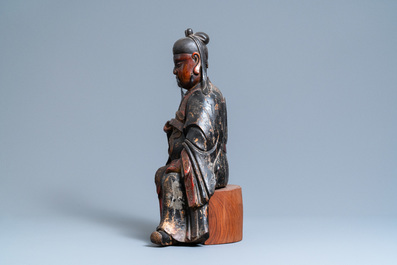 Une grande figure de Guandi en bois lacqu&eacute;, Chine, Kangxi