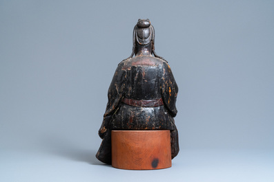 Une grande figure de Guandi en bois lacqu&eacute;, Chine, Kangxi