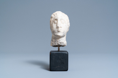 Een gesculpteerde stenen mannenkop, wellicht Frankrijk, 15e eeuw