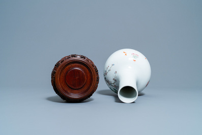 A Chinese famille rose bottle vase with quails, Qianlong mark, 19th C.