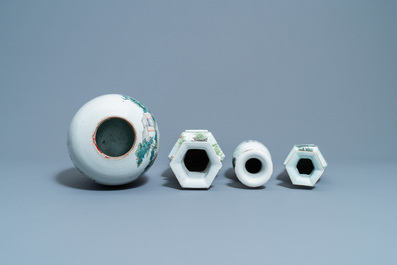 Quatre vases en porcelaine de Chine qianjiang cai, 19/20&egrave;me