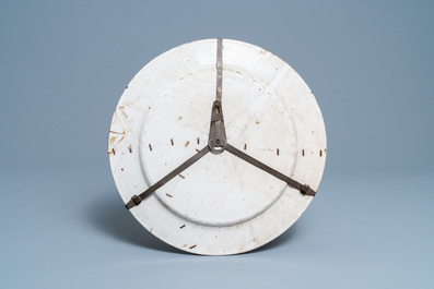 Un grand plat armori&eacute; en majolique italienne, atelier de Francesco Grue, Castelli, 17&egrave;me