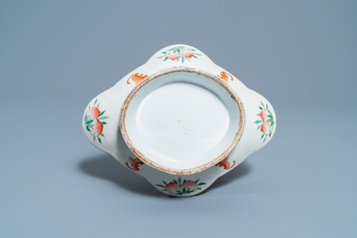 A Chinese famille rose jar, a kamcheng and a footed bowl, 19th C.