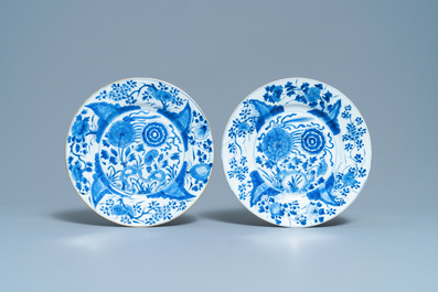 Huit assiettes en porcelaine de Chine en bleu et blanc, Kangxi
