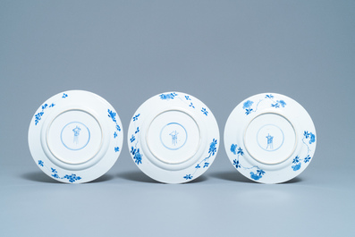 Huit assiettes en porcelaine de Chine en bleu et blanc, Kangxi
