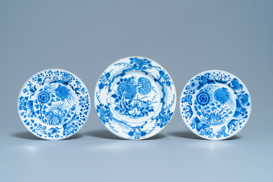 Huit assiettes en porcelaine de Chine en bleu et blanc, Kangxi