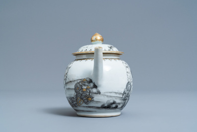 Une th&eacute;i&egrave;re couverte en porcelaine de Chine grisaille et dor&eacute; &agrave; d&eacute;cor de 'La Resurrection', Qianlong