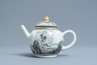 Une th&eacute;i&egrave;re couverte en porcelaine de Chine grisaille et dor&eacute; &agrave; d&eacute;cor de 'La Resurrection', Qianlong