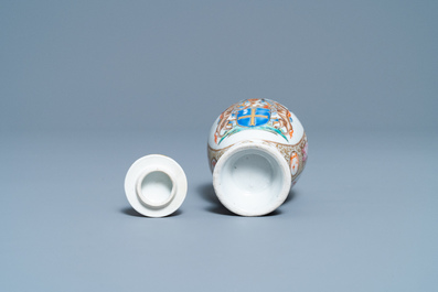 Une bo&icirc;te &agrave; th&eacute; en porcelaine de Chine famille rose aux armes de Van den Cruyce pour le march&eacute; belge, Qianlong